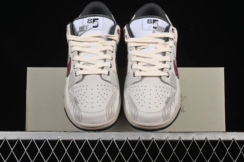 All Categories Nk SB Dunk Series Nk SB Dunk Low Low-top sneakers Nike Dunk Low "Double Swoosh" CNY Year of the Snake Panda Prank Shed the dust to welcome gold Cai Jin Low-top casual sneakers HV1800-101